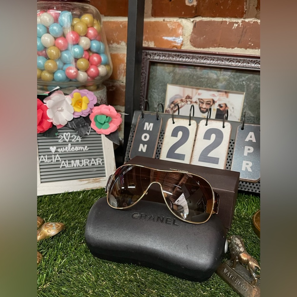 Chanel Interlocking Cc Logo Shield Sunglasses Vin… - image 1